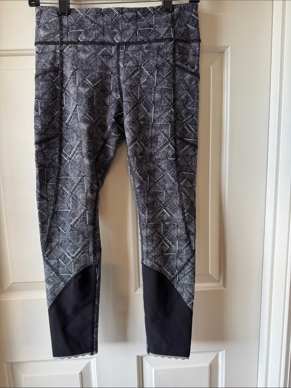 lululemon athletica Gray & Black Geometric Patterned Leggings